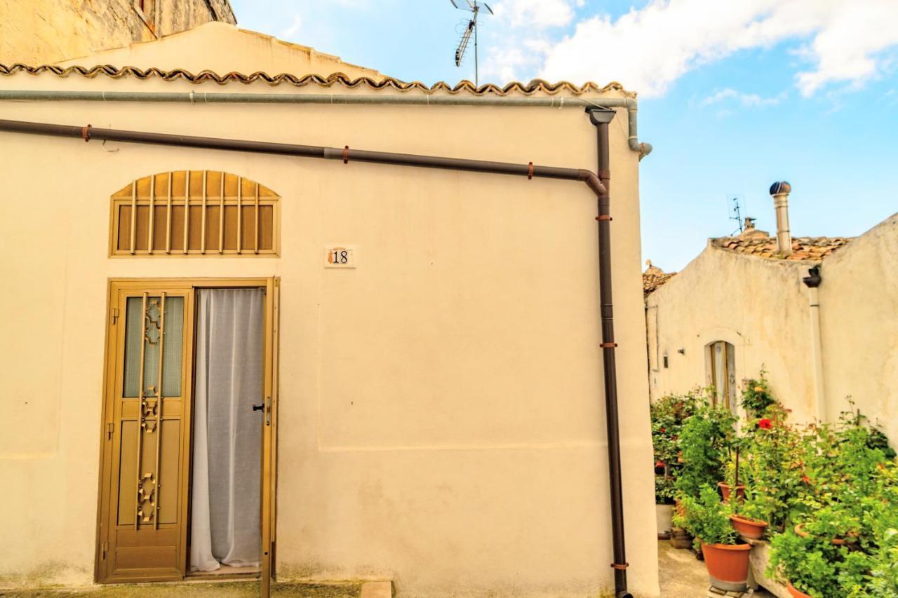 Casa Rione Medievale Monte SantʼAngelo Exterior foto